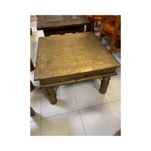 Mesa rincon colonial laton repujado