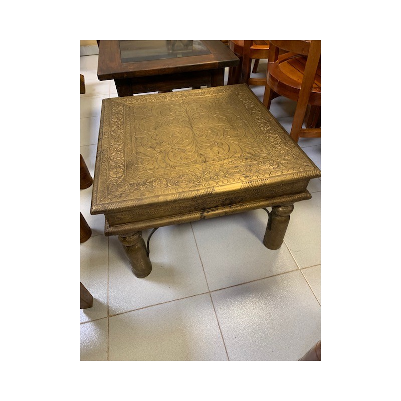 Mesa rincon colonial laton repujado