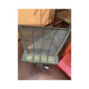 Mesa balinesa madera y laton triangular