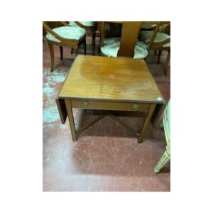 Mesita cuadrada auxiliar con alas