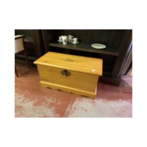 Baul madera firma Delabuela