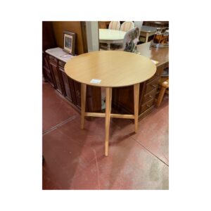 Mesa redonda alta en madera clara