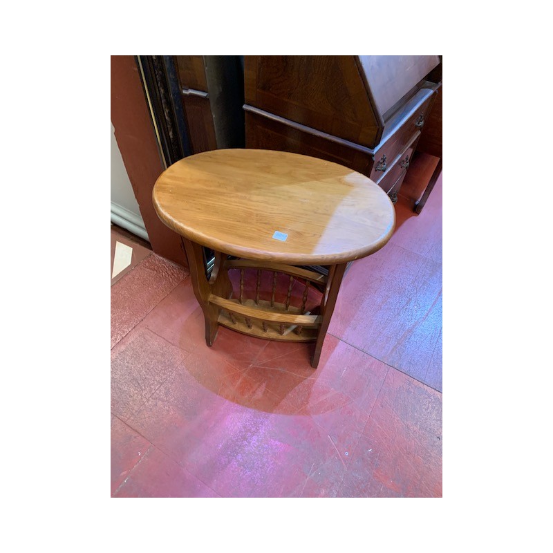 Velador oval con revistero