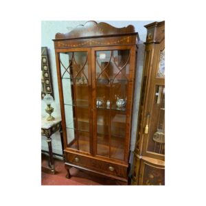 Vitrina clasica nogal con marqueteria