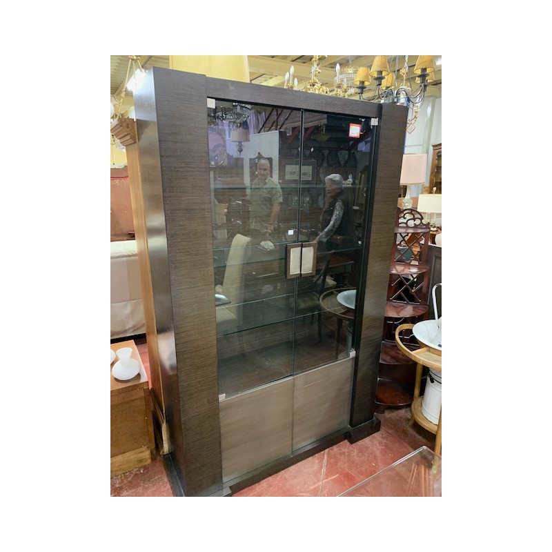 Vitrina moderna en gris y plata